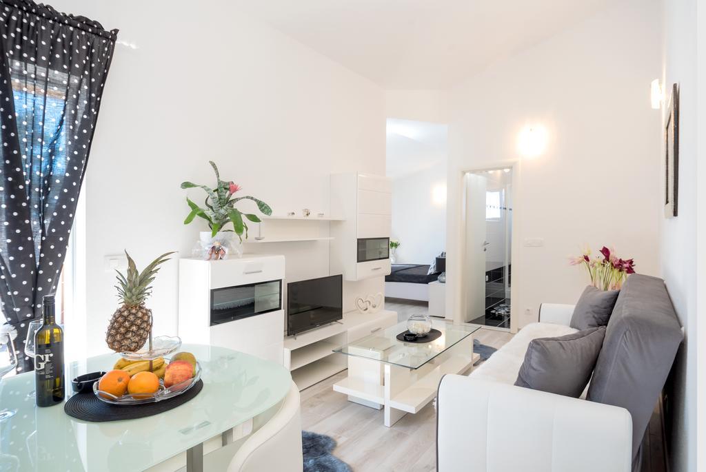 Apartment Antonio Baška Voda Esterno foto